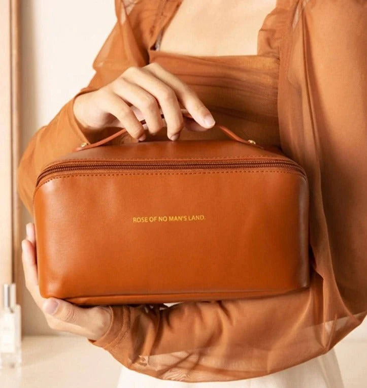MAKEUP TRAVEL BAG - (Buy 1 Get 1 Free) 😍.g - Image 5