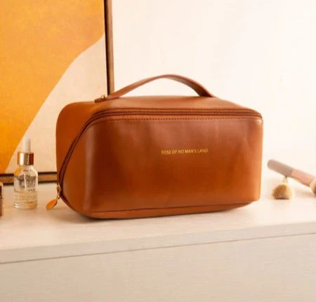 MAKEUP TRAVEL BAG - (Buy 1 Get 1 Free) 😍.g - Image 6